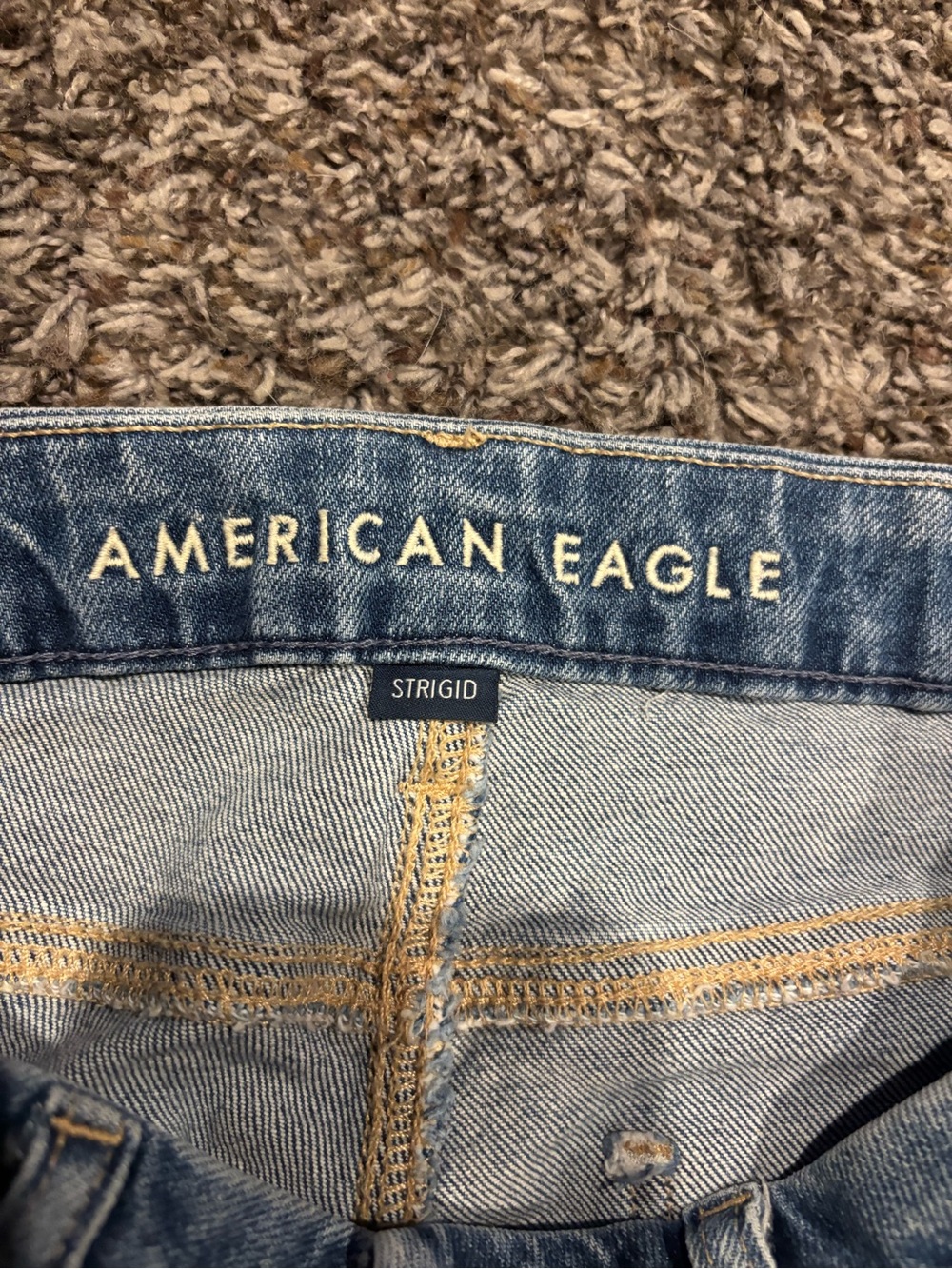 Women's American Eagle Light Blue Distressed Curvy Mom Jeans - Picture 5 of 8